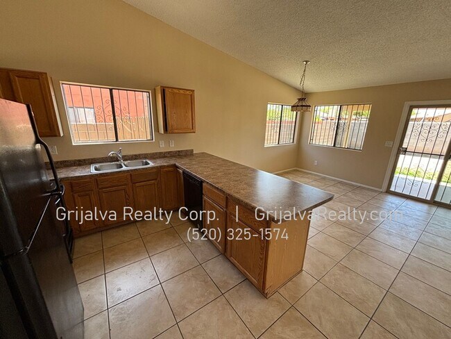 Foto del edificio - 3 Bedroom, 2 Bath Midvale House for Rent  (Valencia/Midvale)