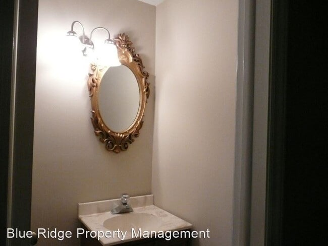 Foto del edificio - 4 br, 2 bath House - 1025 Lake Street