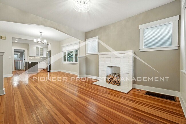 Foto del edificio - Spacious Home with Washer/Dryer and 2-Car ...