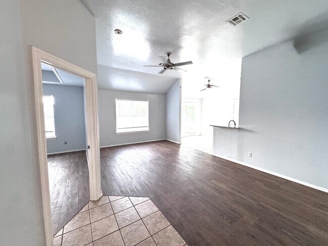 Foto del edificio - 601 NW 114th St
