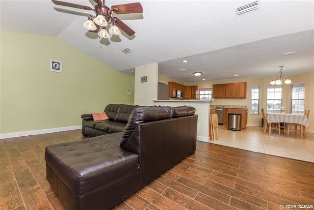 Building Photo - Beautiful 3/2 in Newberry Oaks