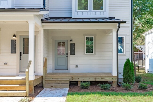 Building Photo - **OFFERING RENT PROMOTION FOR FIRST 6 MONTHS, WAIVED APPLICATION FEES & $200 MOVE IN PROMOTION** ...