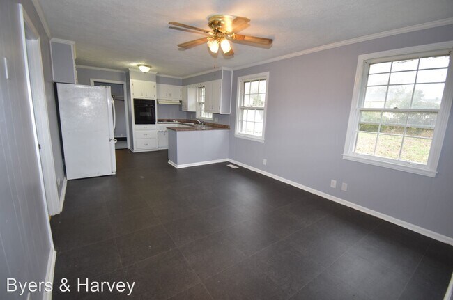 Building Photo - 3 br, 1.5 bath House - 426 Peterson Lane