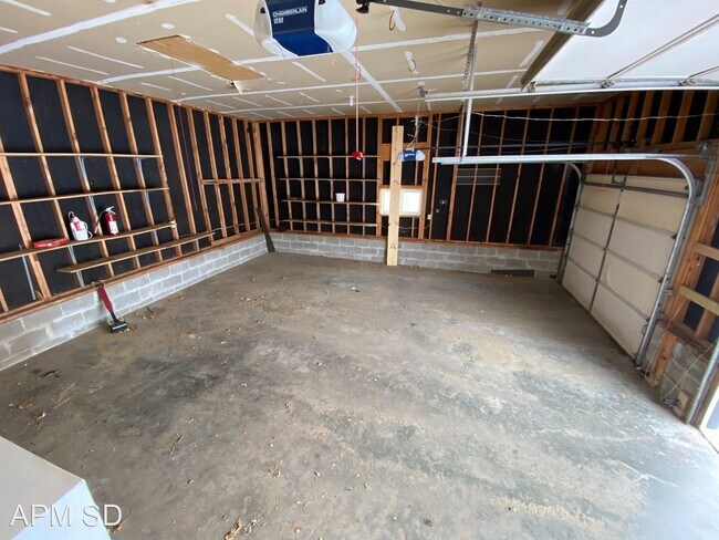 Building Photo - 3 br, 2.5 bath House - 1604 E Redwood Blvd