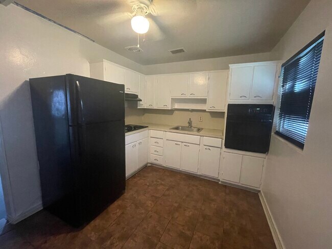 Building Photo - 10250 Briarcliff Rd E