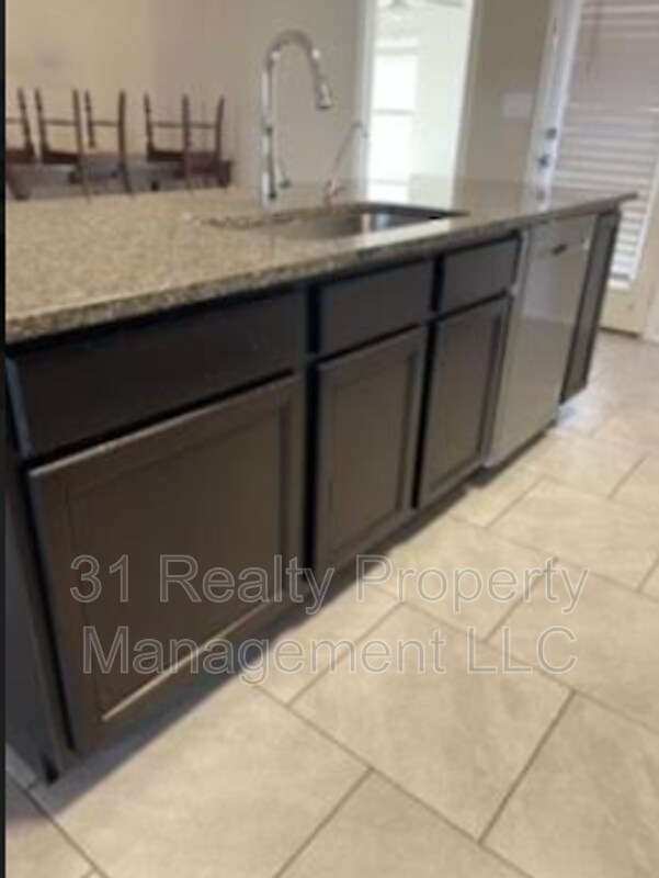 Foto del edificio - 1028 E 90th St