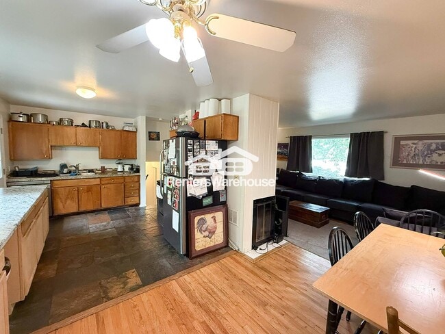 Building Photo - 4565 Moorhead Ave