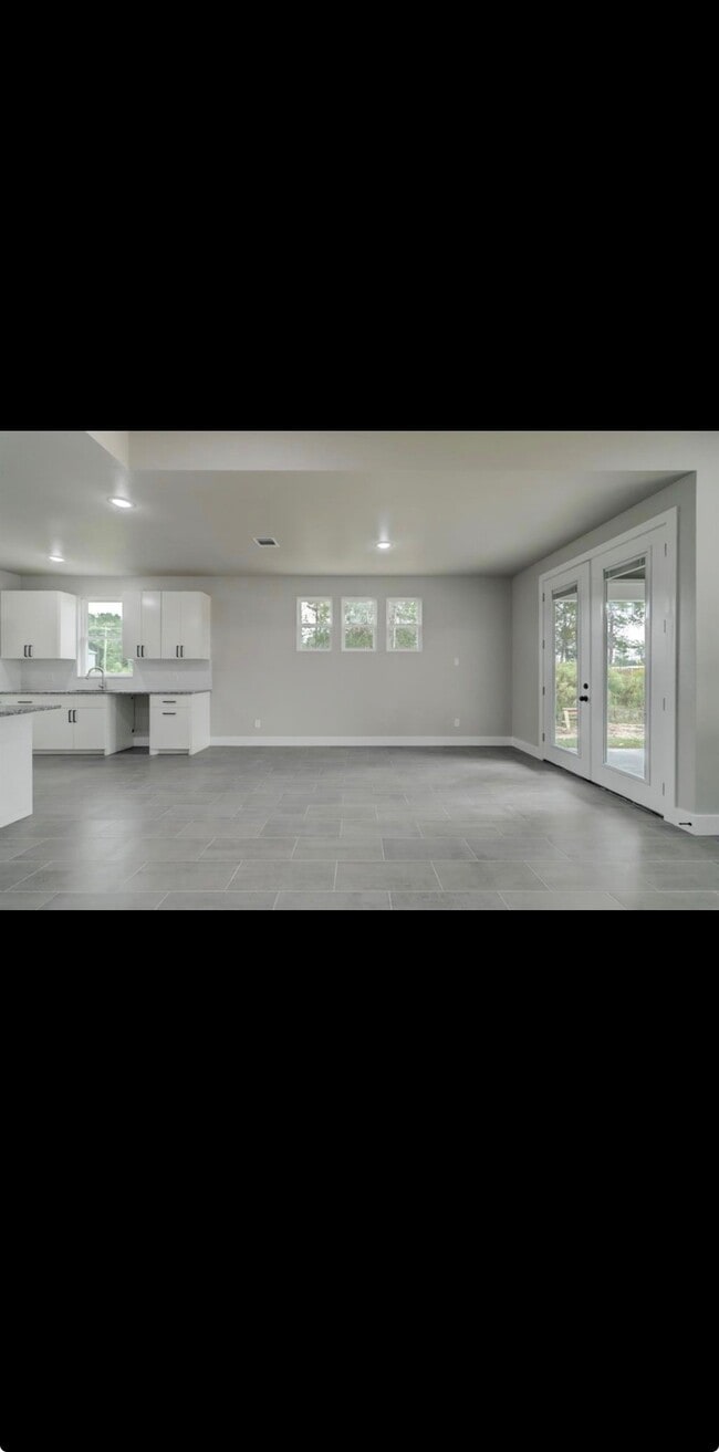 Building Photo - 884 Rd 5203