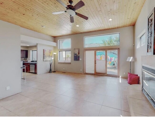 Building Photo - 2411 Tramway Terrace Ct NE