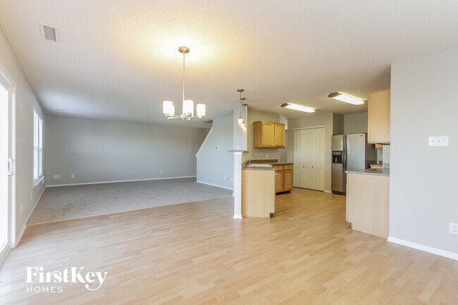 Foto del edificio - 8250 S Rising Sun Dr