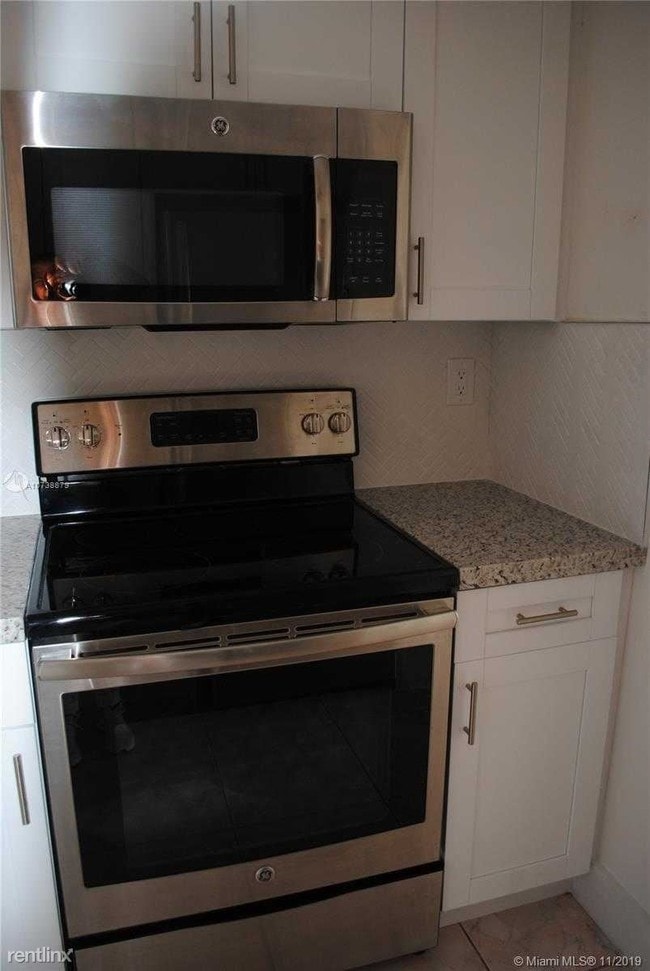 Building Photo - 2 br, 2 bath Condo - 1300 SW 122nd Ave 411B-2
