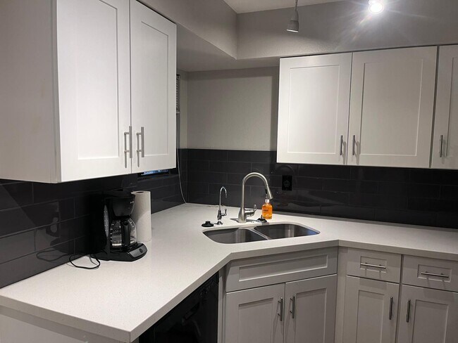 Foto del edificio - 533 W Guadalupe Rd