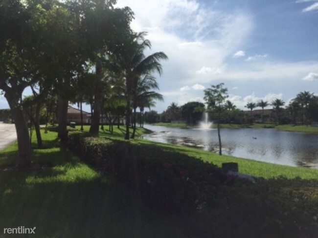 Building Photo - 3 br, 2 bath Townhome - 4843 sw 166 ct