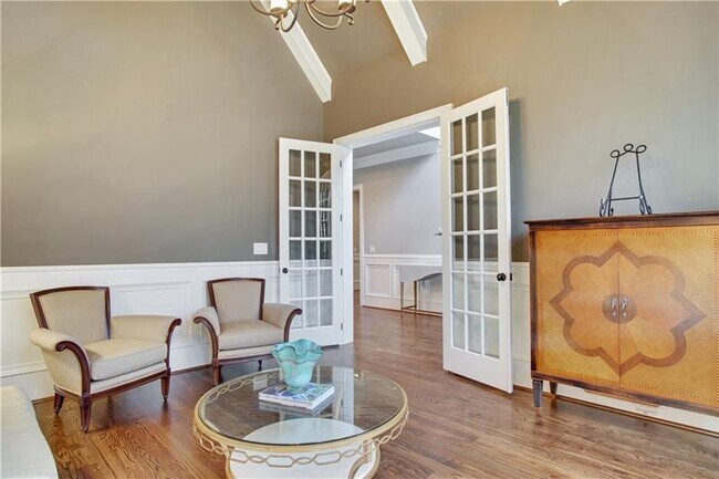 Foto del edificio - 4585 Peachtree Dunwoody Rd