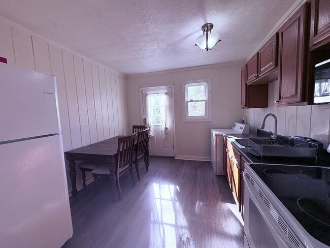 Foto del edificio - CLOSE TO DOWNTOWN FREDERICKSBURG - UPDATED...