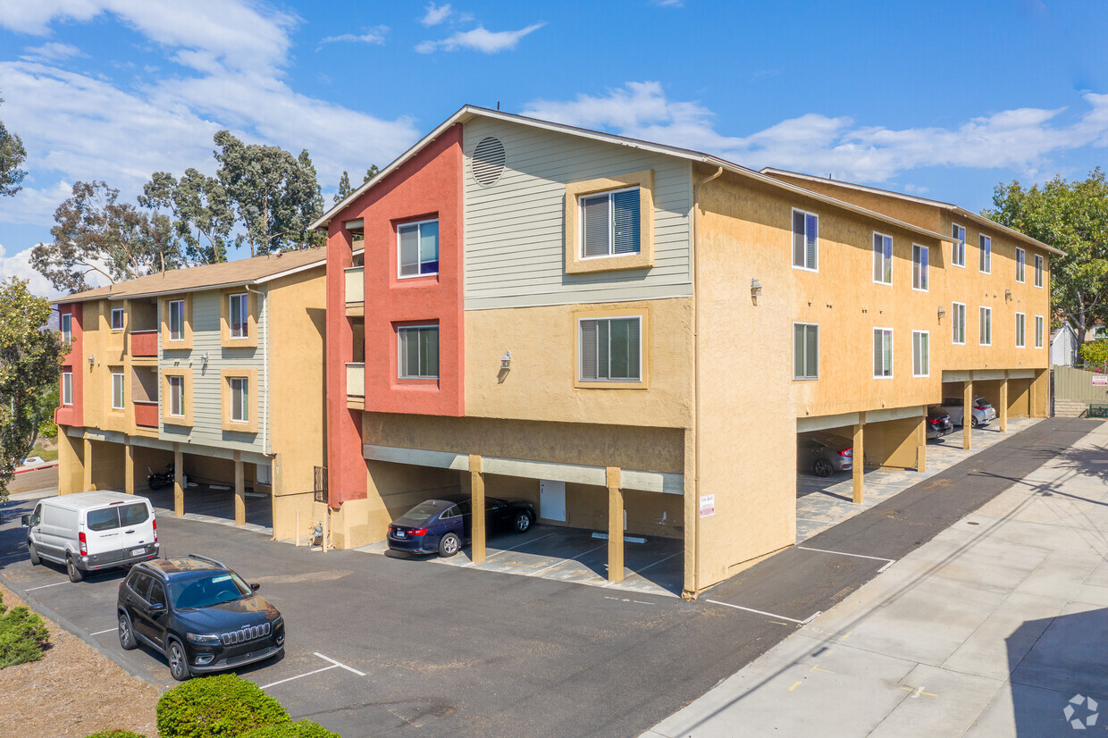Foto principal - 7003-7007 Saranac St