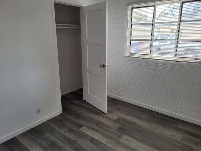 Building Photo - 2733 Sunland Vista