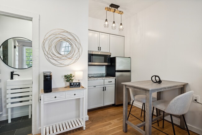 Building Photo - 33 Cannon St