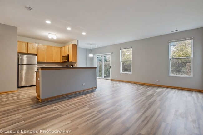 Building Photo - 4051 Blackstone Dr
