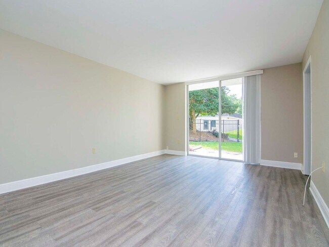 Foto del edificio - Ground Floor - Corner/End Unit - Upgraded ...