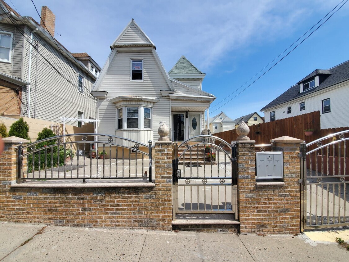 Primary Photo - 3237 106th St