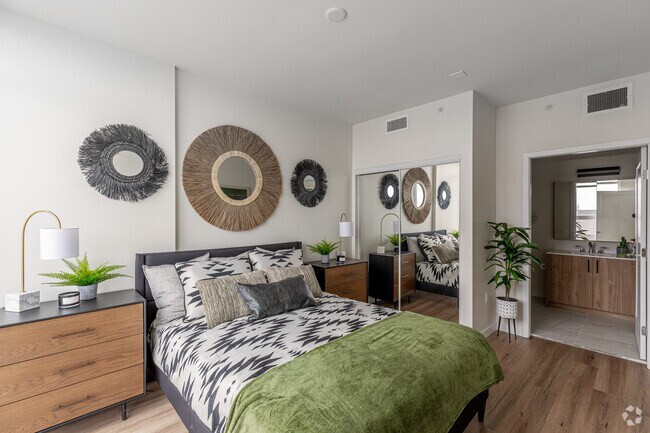 3HAB, 2BA - 1.048SF - Broadway Towers