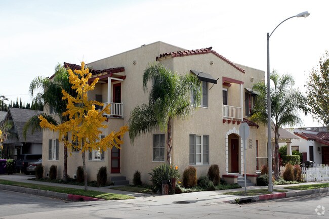 Foto del edificio - 788-794 Molino Ave. - 2612 E. 8th St. Long Beach, CA 90804