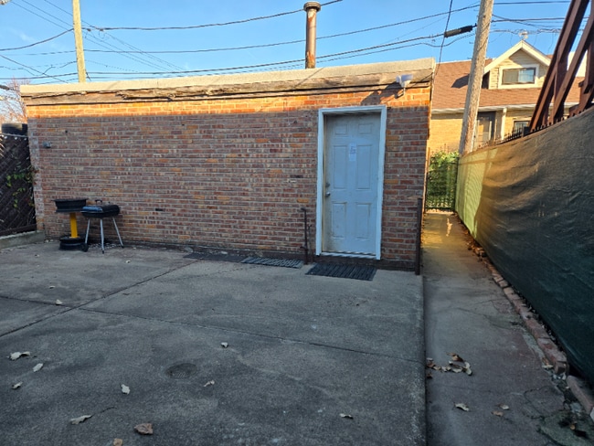 Building Photo - 6319 S Central Ave