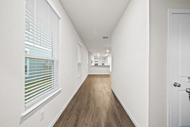Foto del edificio - 6315 Kimball Mill Ln