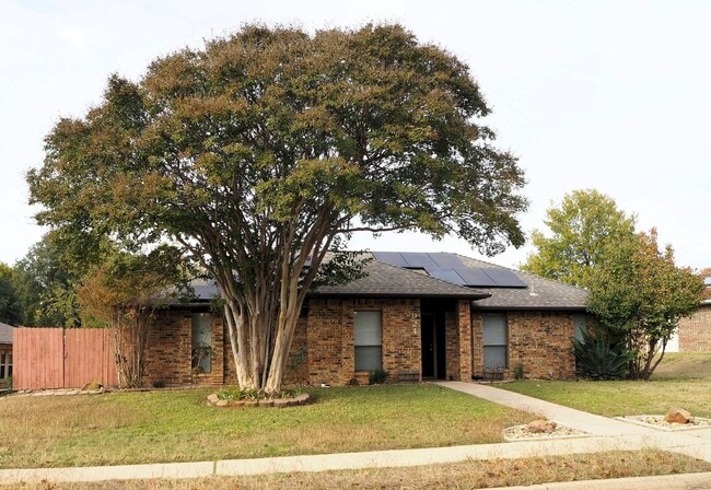 Photo - 924 Summer Trail House