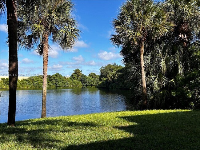 Foto del edificio - 2054 Alta Meadows Ln