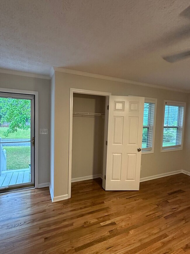 Foto del edificio - Completely Updated 3BR Home – New Kitchen, Floors, Fixtures & More!
