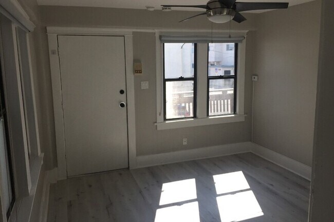 Building Photo - 1403 Innes Pl