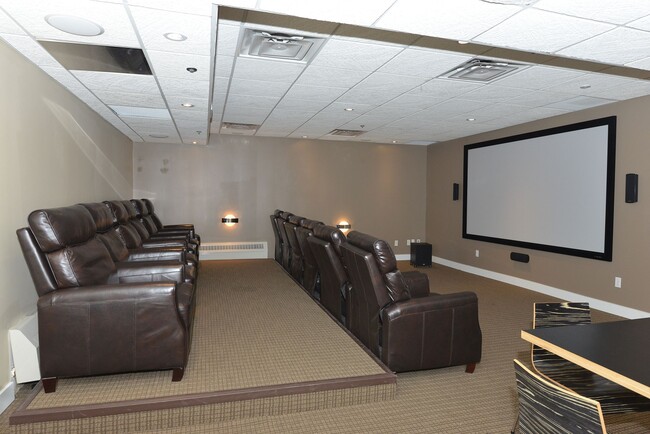 Building Photo - 798 Richmond Street West