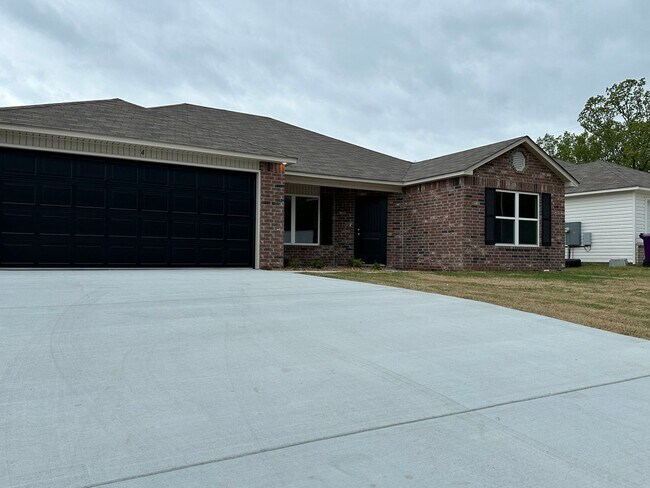 Foto del edificio - Contact Peggy 501 676 1758  or Heather 501...