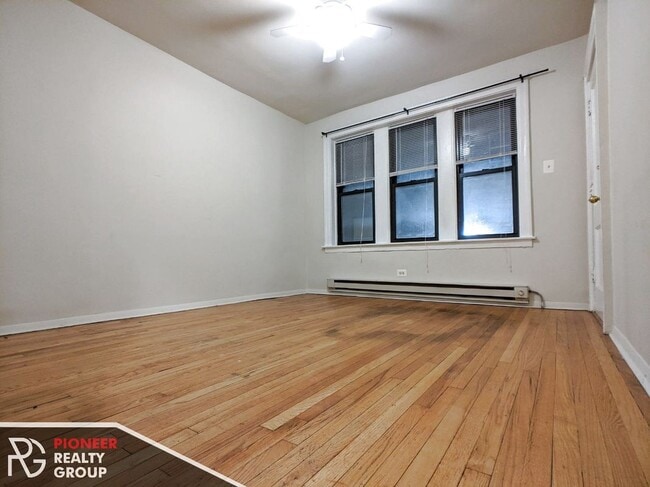 Building Photo - 837 W Cornelia Ave