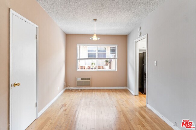 Foto del edificio - 941 N San Vicente Blvd