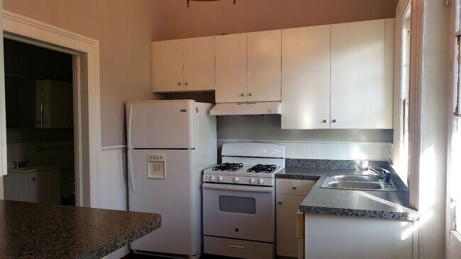 Foto del edificio - 1 br, 1 bath House - 37 Smith Street A Unit 1