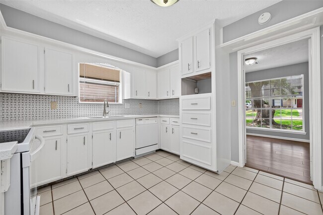 Foto del edificio - 5703 Green Timbers Dr