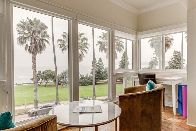 Foto del edificio - 1039 Coast Blvd