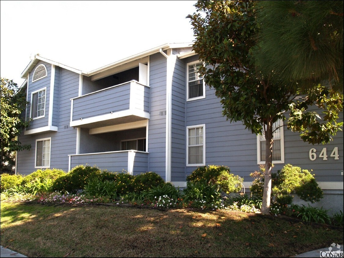 Foto del edificio - Webster Pines Apartments