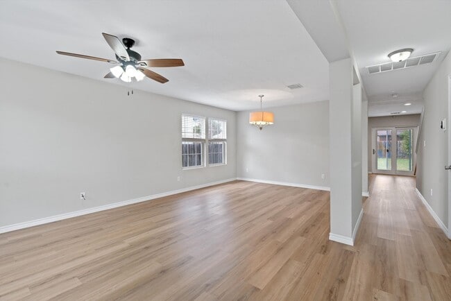 Building Photo - Lovely 4 Bedroom, 2.5 Bath Home in Leander...