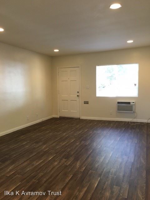Building Photo - 6945 Van Nuys Blvd