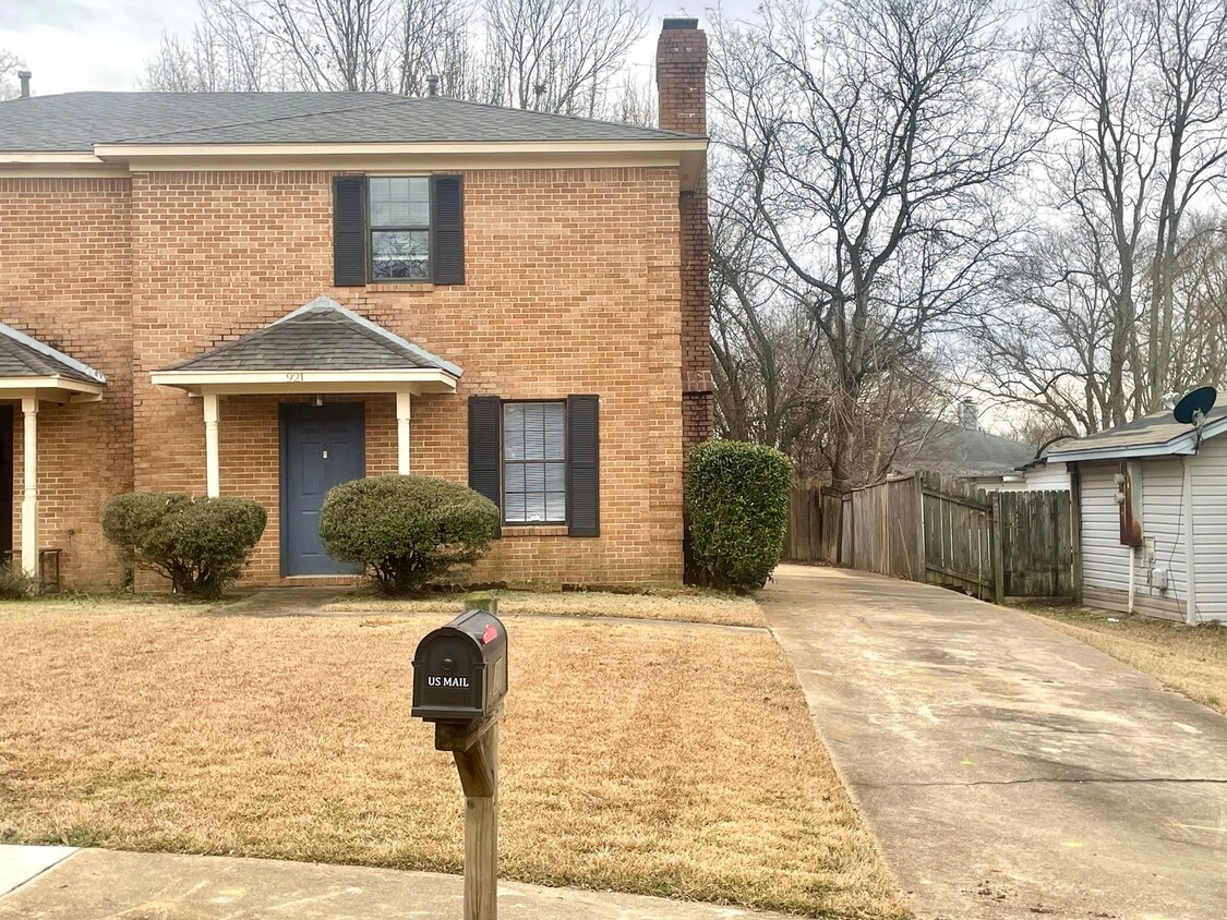 Primary Photo - 2/1.5 Bath Townhome available in Ridgeland!