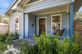 Building Photo - 738 E 28th St