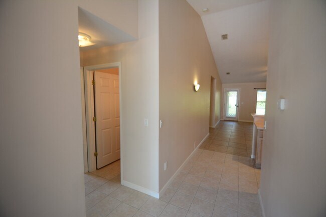 Building Photo - Cozy Duplex! Located Cypress Knolls subdiv...