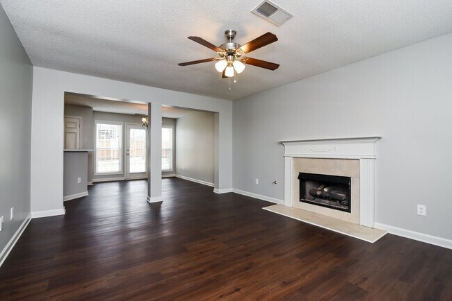 Foto del edificio - 4323 Chesapeake Trace