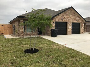 Building Photo - 5805 Luminous Ln