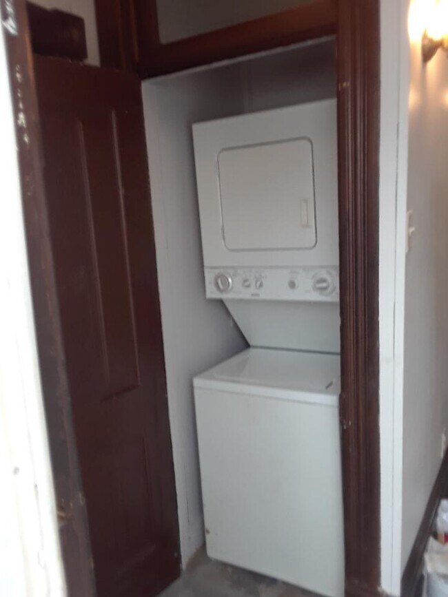 Washer Dryer in Unit - 1020 Burns Ave