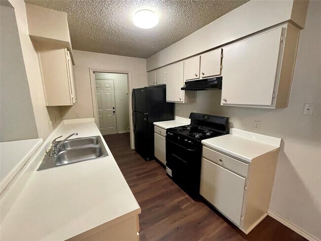 Building Photo - 2044 Redwing Way